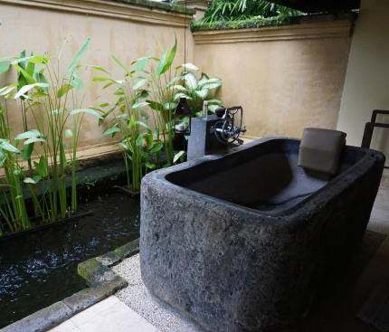 Freestanding River Stone Tub